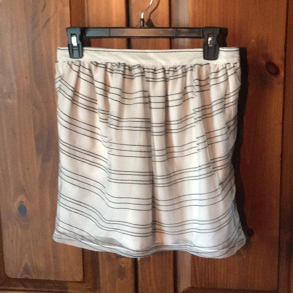 BCBG Short Gathered Dirndl Skirt Ivory Black Oat 6 - Picture 4 of 8